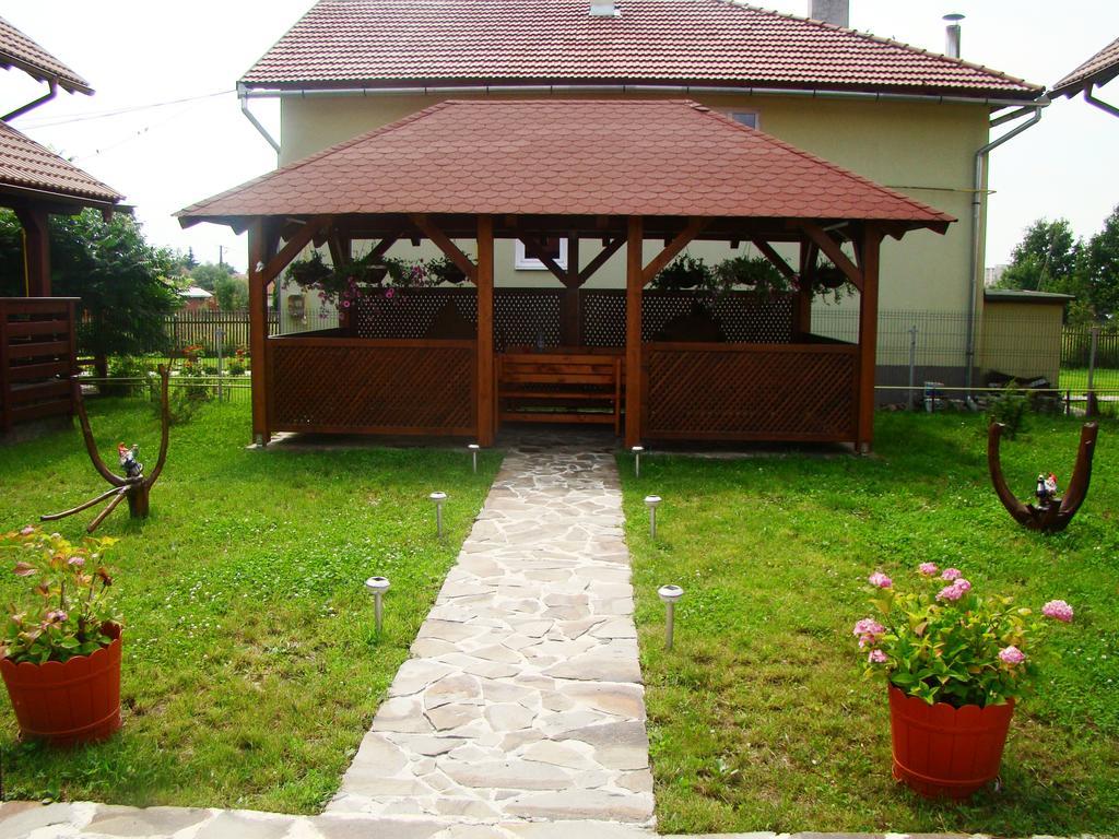 Colt De Rai Hotel Covasna Exterior photo